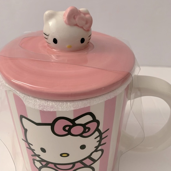Hello Kitty Mug with Lid - Picture 2 of 5